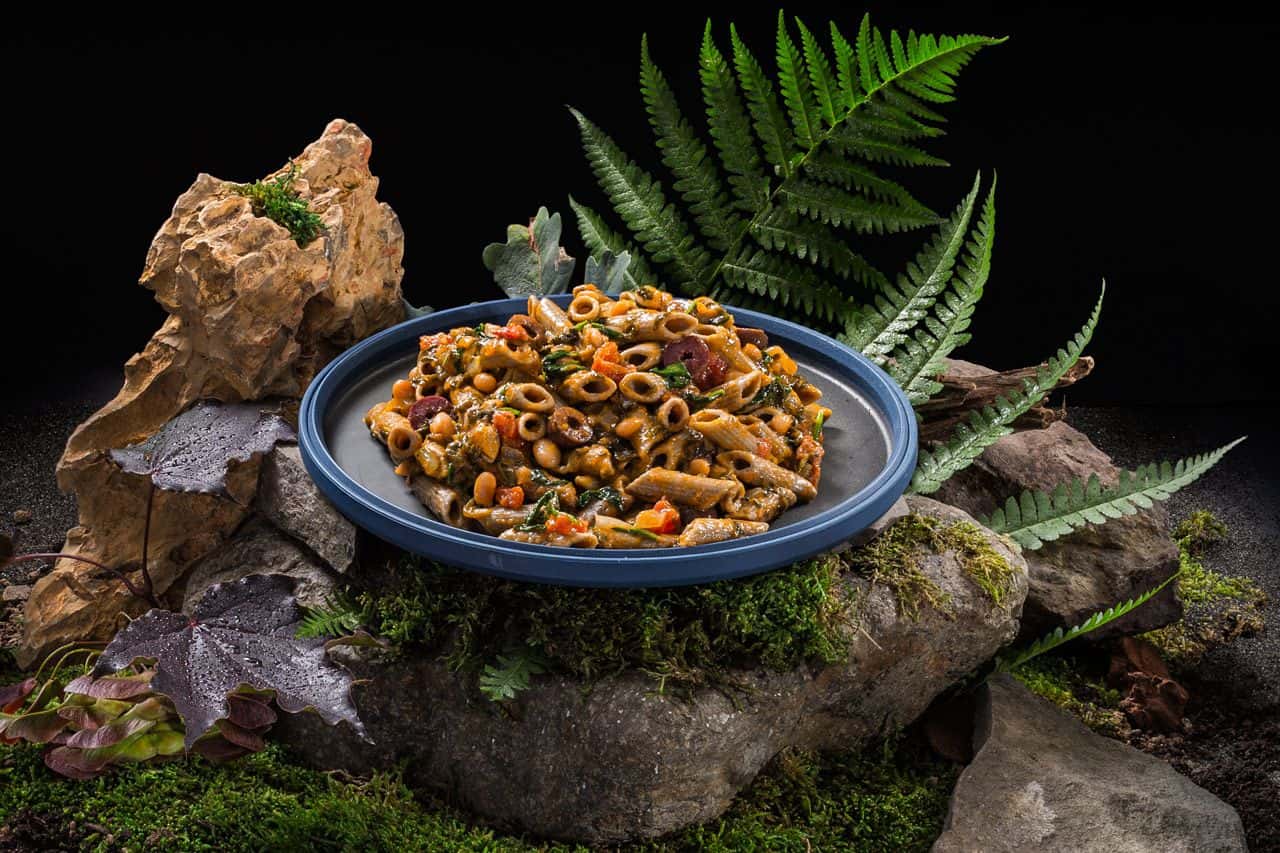 Adventure Menu cvrččí proteinové penne v omáčce s fazolemi, špenátem a olivami lifestyle