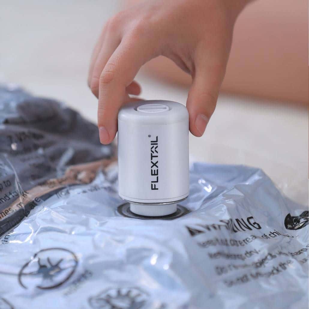 Flextail TINY pump 2X lifestyle