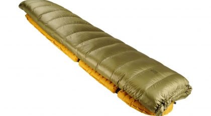 Péřový quilt Cumulus Quilt 450 v olivové barvě