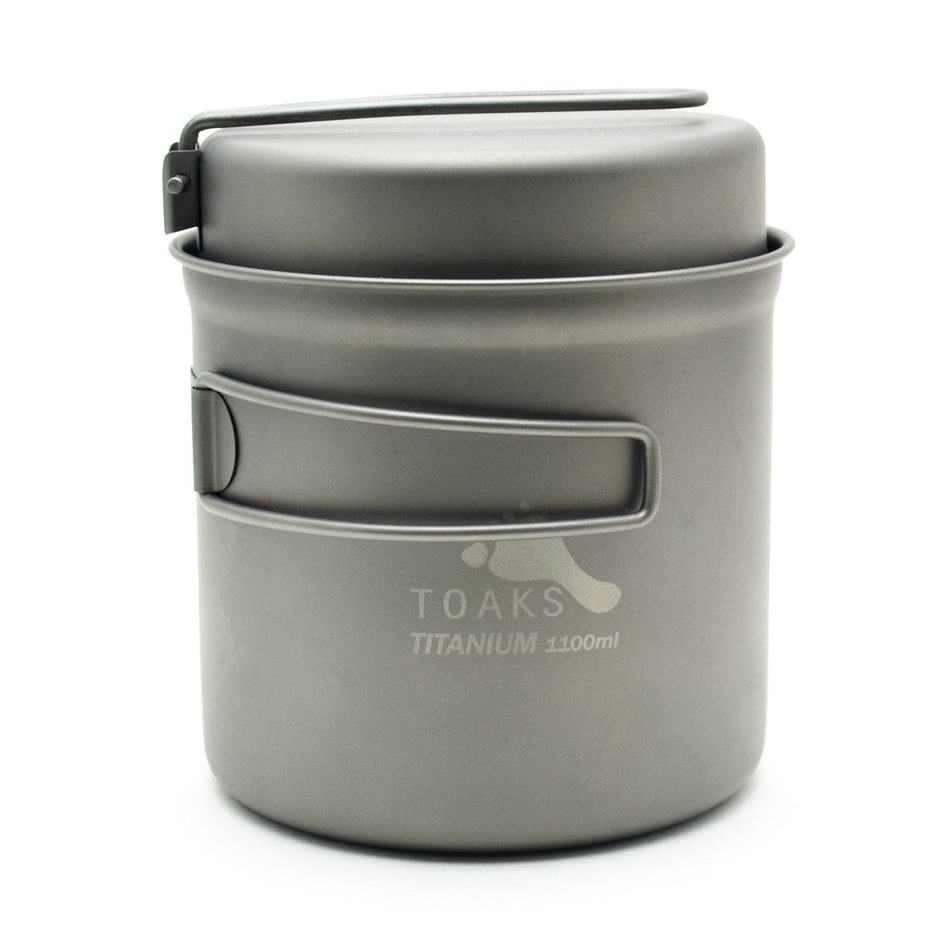 Toaks Pot 1100 Ml With Pan Gray titanium TOAKS camping mug with lid and fold-out side handle, 1100 ml capacity.