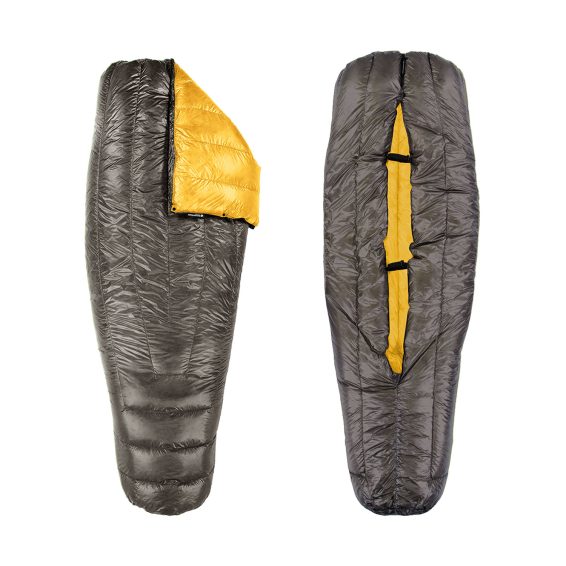 Péřový quilt Enlightened Equipment Enigma Quilt 20°F (-6°C) v šedo-žluté barvě.