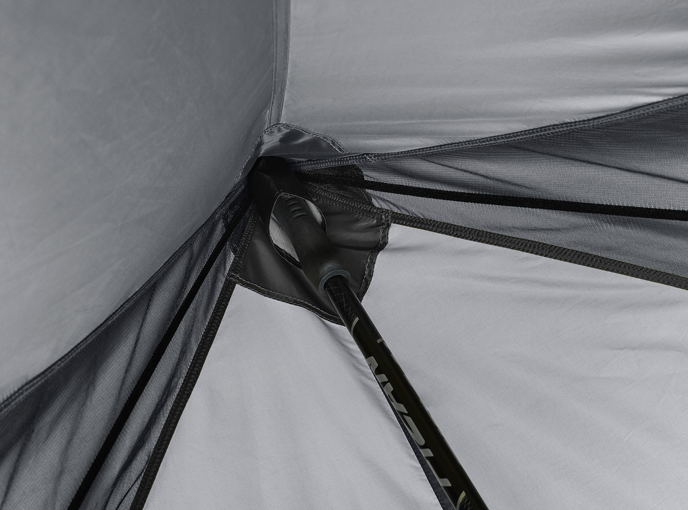 Illusion Tent Solo Gray 04 1350x1000