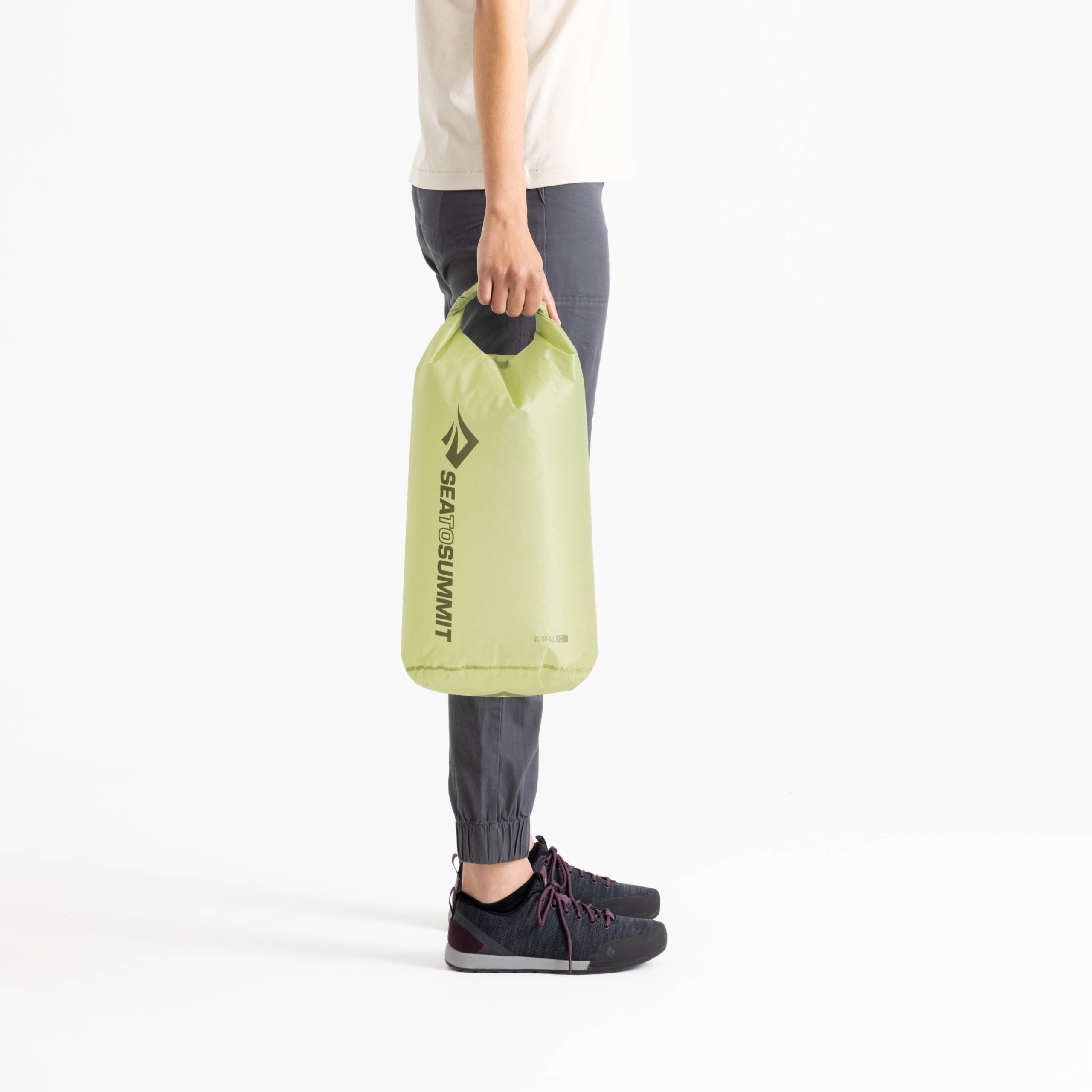 ASG012021 050419 Ultra Sil Dry Bag 13L Tarragon Carry