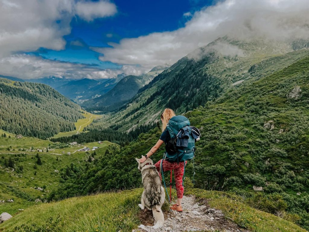 Lucie Kutrová s Marvelem na Tour de Mont Blanc