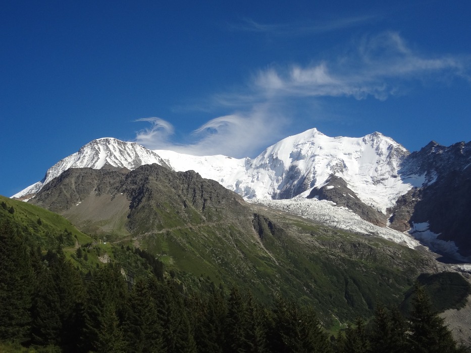 Dálková trasa Tour du Mont Blanc v Alpách